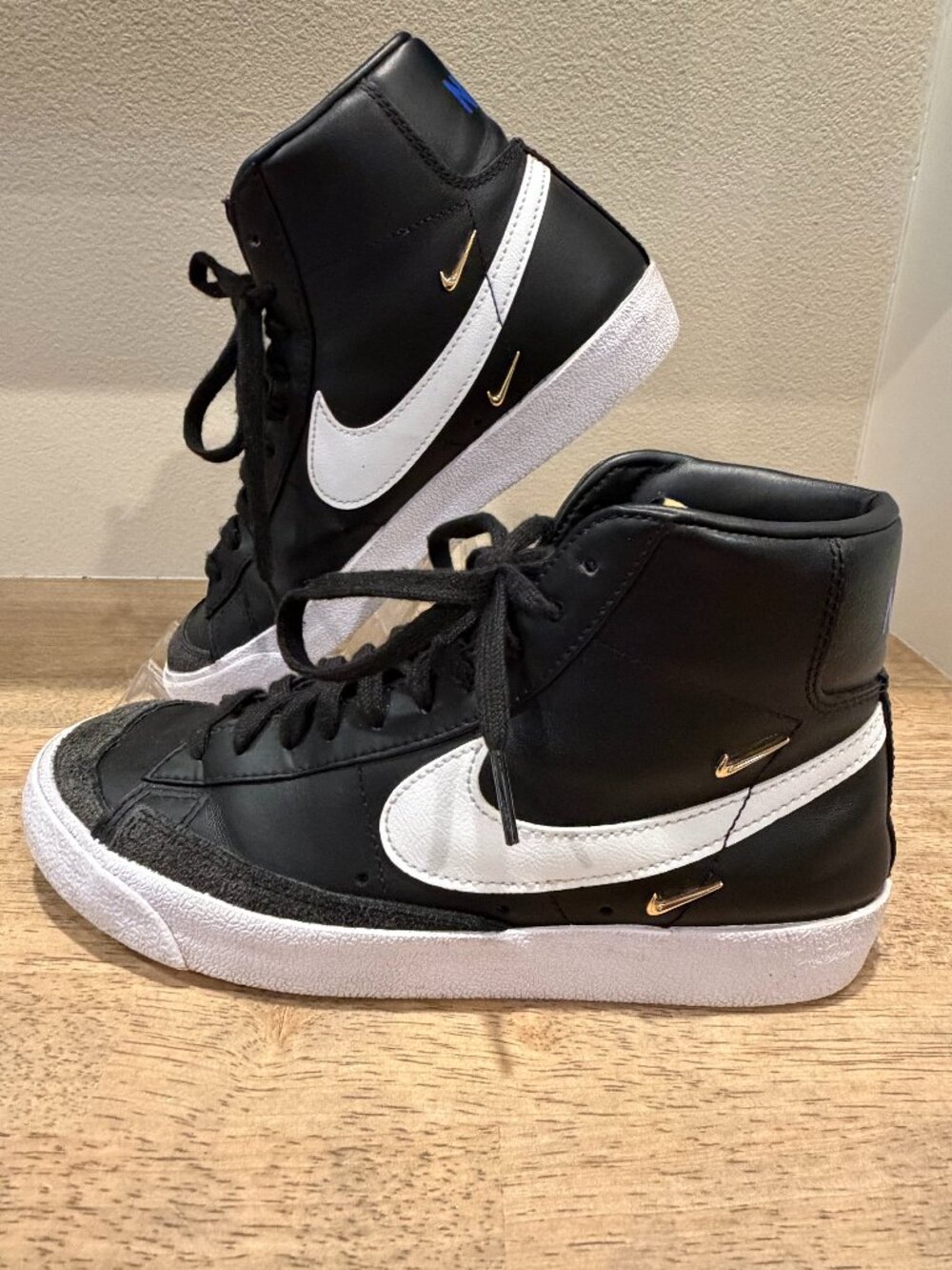 Nike Blazer Mid ’77 SE Black Leather High Top Sneakers Gold Swoosh 8.5